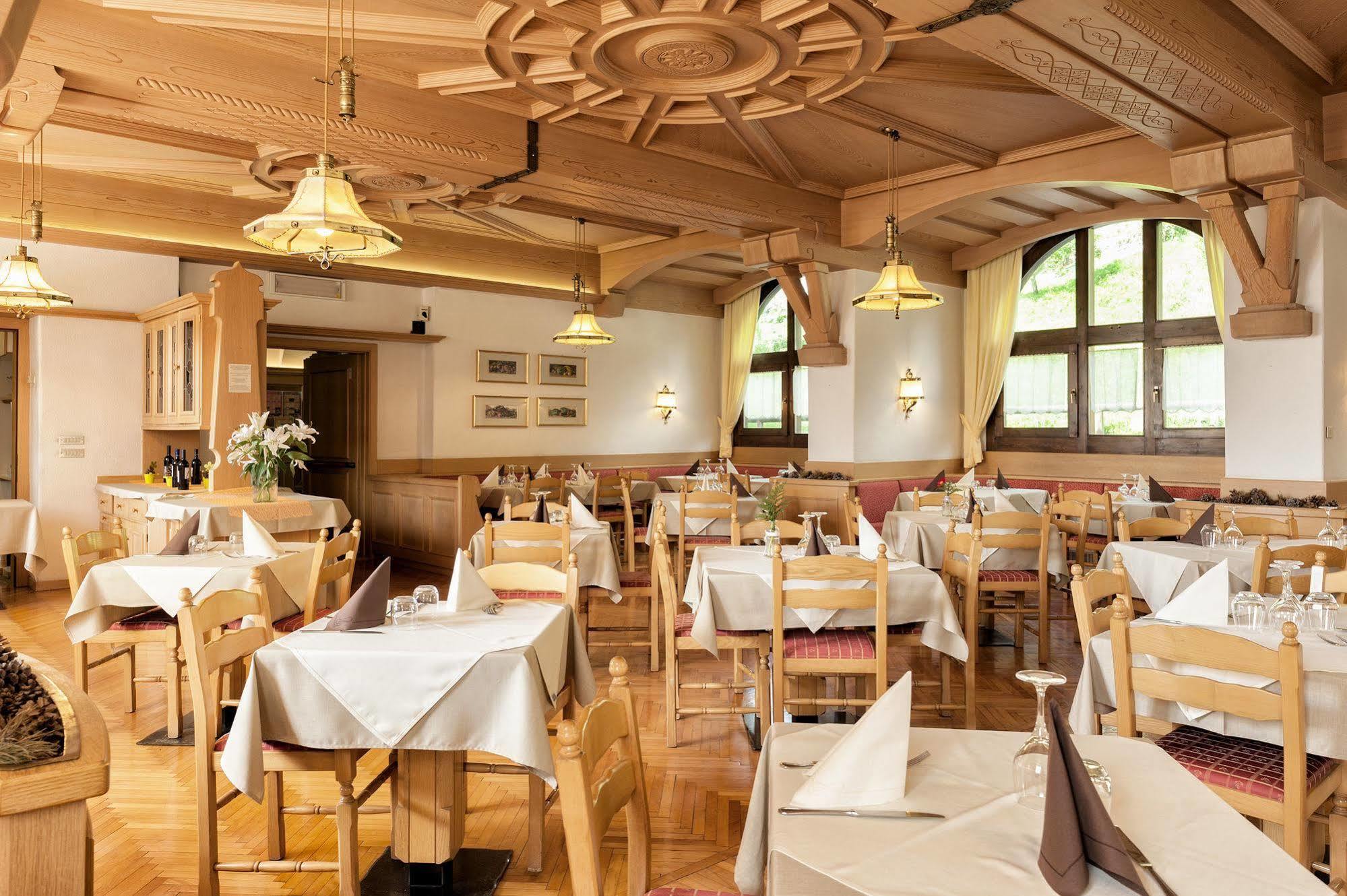 Hotel Alla Rocca Varena Εξωτερικό φωτογραφία