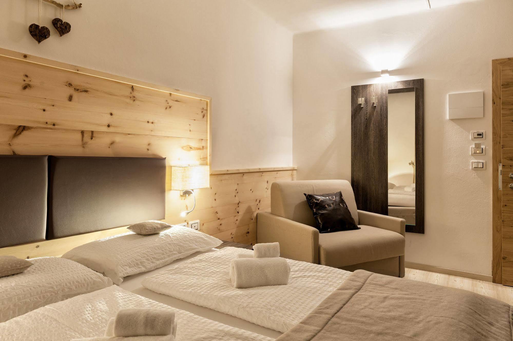 Hotel Alla Rocca Varena Εξωτερικό φωτογραφία
